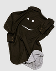 Sobre camisa con cortes en forma de carita sonriente en espalda, sobre camisa para mujer, sobre camisa para hombre, sobre camisa corte boyfriend, sobre camisa oversized, sobre camisa con forro de algodón, sobre camisa café, diseño mexicano, hecho a mano, hecho en México