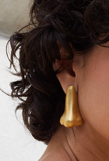 arete con forma de nariz, hecho a mano, figura humana, marca mexicana, aleación de latón, dorado, arte, Claude Lalanne, arete grande, broche, prendedor, regalo de cumpleaños para mujer, regalo de aniversario para mujer, regalo para hombre, diseño mexicano, hecho en México