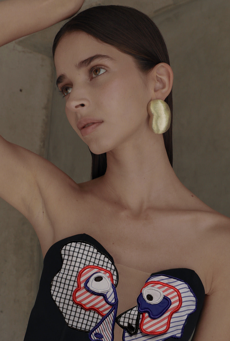 aretes de hoja de latón aplanadas a mano, hecho a mano, marca mexicana, aleación de latón, aretes grandes, aretes no pesados, summer sale, hot sale, regalo de cumpleaños para mujer, regalo de aniversario para mujer, descuentos, 25% de descuento, meses sin intereses.
