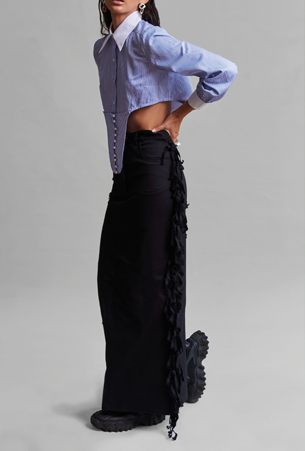 blusa de manga larga, blusa cropped, blusa con accesorio de corset, blusa azul, blusa con cuello formal, blusa para mujer, blusa para hombre, regalo para mujer, regalo para hombre, diseño mexicano, marca mexicana, hecho a mano, hecho en México