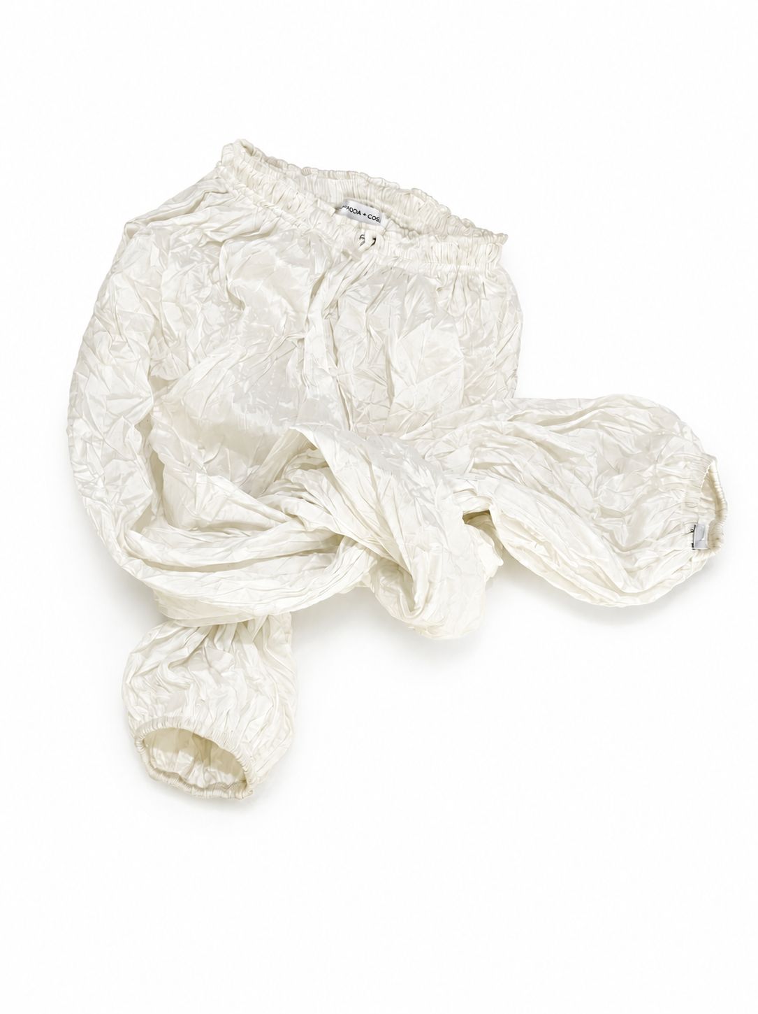 pantalones oversized, pantalones ajustables, pantalones corrugados, pantalones para hombre, pantalones para mujer, pantalones con bolsillos, pantalones modernos, pantalones de diseñador, diseño mexicano, hecho a mano, hecho en México