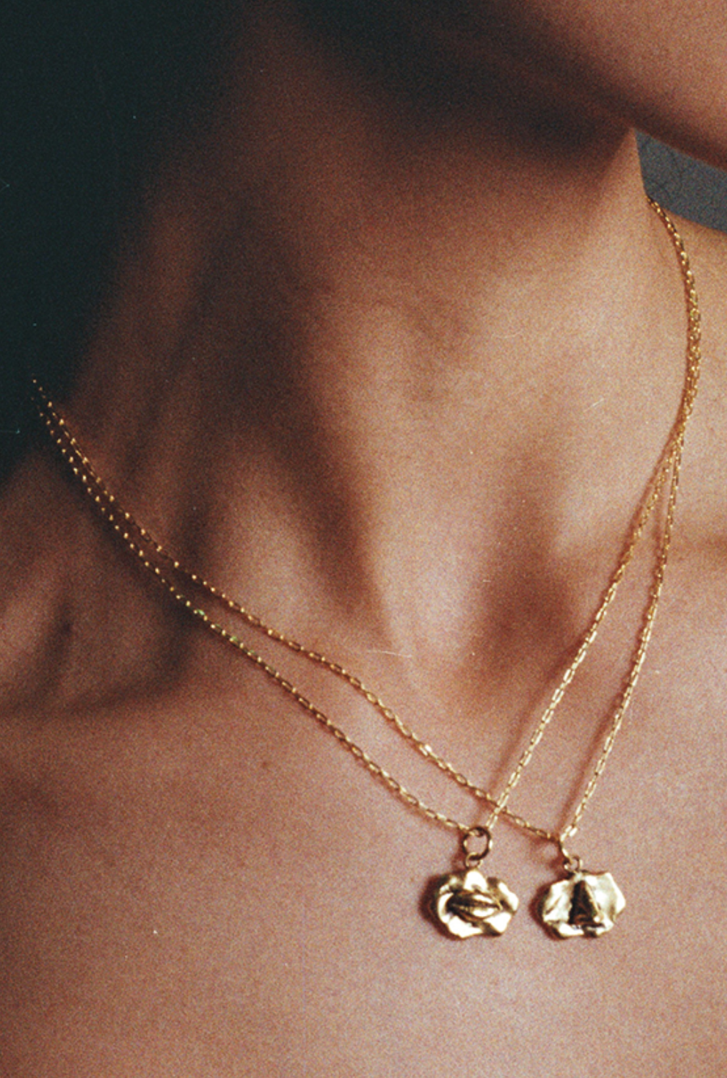 Cadena Con Dije Surreal Ojo, Nariz o Boca